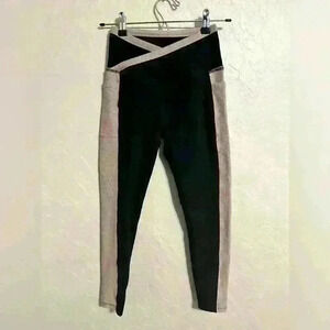 Beyond Yoga V Waist Pink & Black Yoga Leggings Size Small